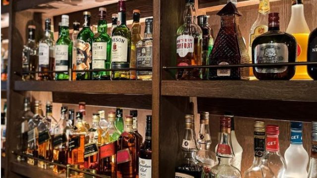 Music Bar Lounge Cosmopolitan (ミュージック バー ラウンジ コスモポリタン)