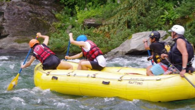 カヌーテラフティング